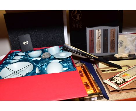 A GROUP OF BOXED ORIENTAL TEAWARES, CHOP STICKS, ETC, to include four wooden bookmarks, a miniature lacquered six fold screen