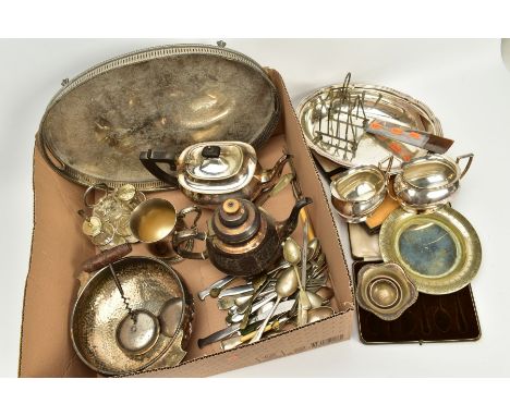 A BOX OF METALWARE, to include a silver lined comb of engine turn design, hallmarked Birmingham 1927, a white metal single ha