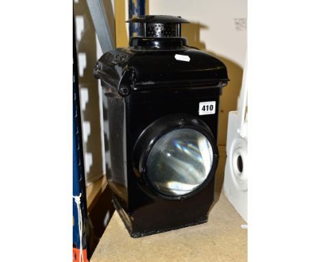 A LAMP MANUFACTURING AND RAILWAY SUPPLIER LTD (DORKING) ADLAKE NON SWEATING LAMP, clear bullseye lens to front with interior 