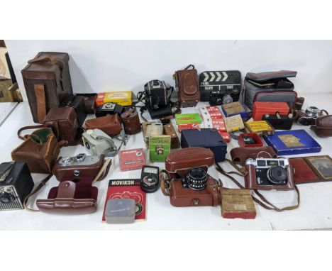 A mixed lot of photographic equipment and accessories to include a Kodak Pronto-LK 35mm camera, a Fed 4 camera, an Edixa Trav