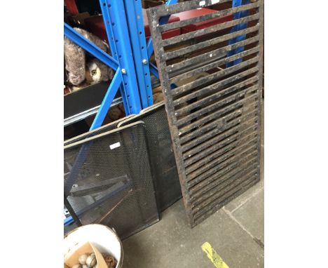 A large metal grid 56cm x 110cm, a length of heavy chain, a fireguard and some Shepherd castors. 