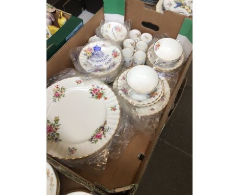 Royal Worcester Roanoke dinner wares - appx 47 pieces 