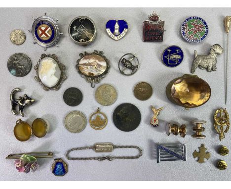 MIXED JEWELLERY, BADGES &amp; COLLECTABLES GROUP to include a 9ct gold double horseshoe and hoof brooch, 2grms, sterling silv