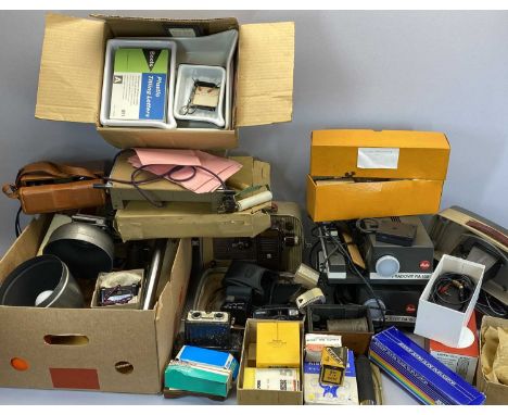 PHOTOGRAPHY - a good assortment of camera and developing equipment to include Kodak Brownie 8-58 projector, Leitz slide proje