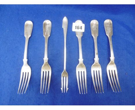 FIVE HALL MARKED SILVER DESSERT FORKS AND A SILVER PICKLE FORK