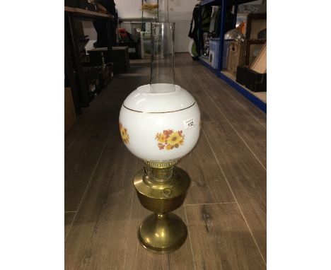 A WORKING VINTAGE OIL LAMP