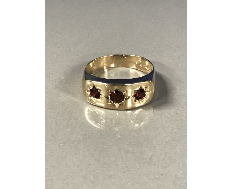 9CT GOLD 3 STONE GARNET  RING