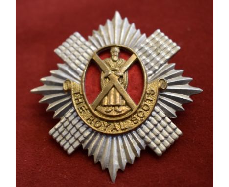 The Royal Scots (Lothian Regiment) WWI Forage Cap Badge (Bi-metal with red backing), two lugs. K&amp;K: 589