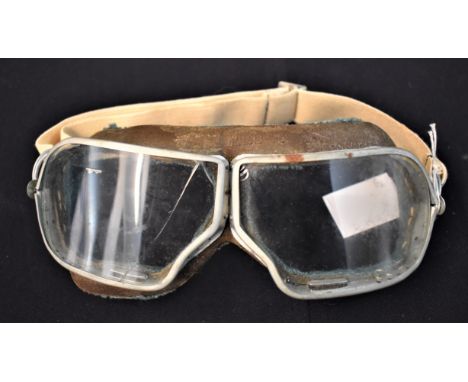 Russian Soviet Army/Airforce Goggles, There is an inscription in Russian GOST 12.4.013-75 and a fracture in the right lens. M