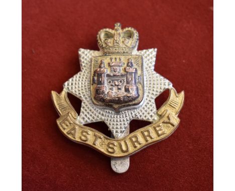 East Surrey Regiment EIIR Officers Cap Badge (Gilt), slider, the fourth type. K&amp;K: 1995