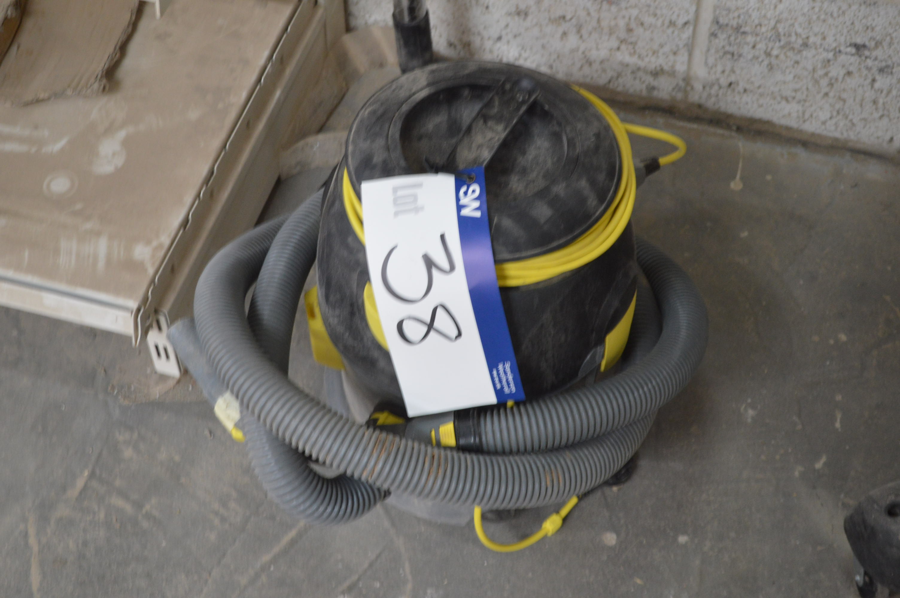 Karcher T10/1 ADV Vacuum Cleaner, serial no. 551735, 220240V (please