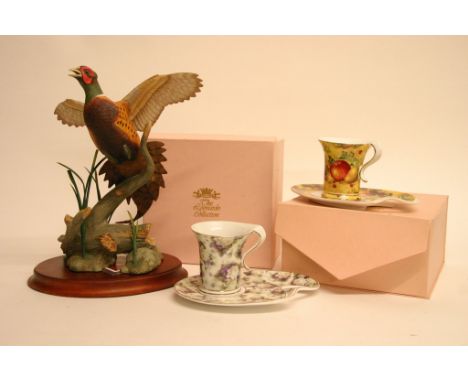 A Franklin Mint model of a pheasant with two boxed Leonardo cups and saucers