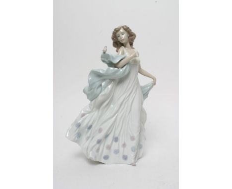 A large Lladro figure Dama del Ruisenor 01006193 
