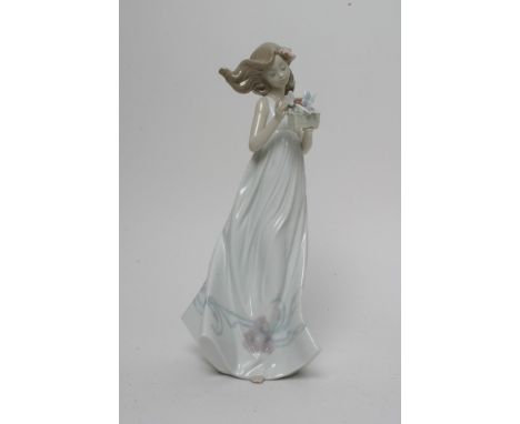 A Lladro figure Tesoros delaire 
