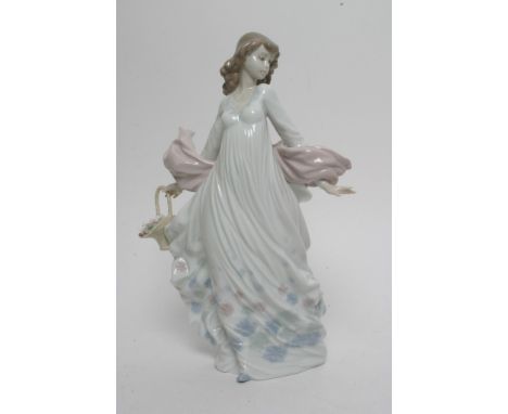 A lladro porcelain figure Spring Splendour 01005898 
