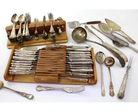 A large quantity of Kings pattern flatware to include starter forks and knives, cake forks, large forks and knives, teaspoons