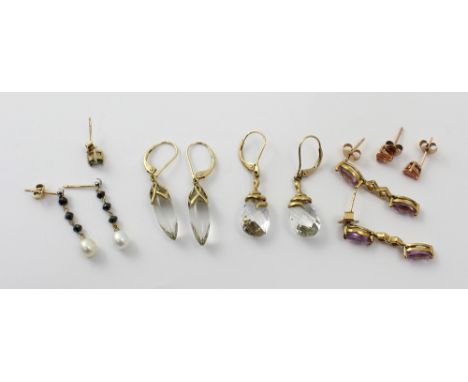 Various 9ct gold earrings to include crystal drop examples, amethyst drop earrings, pearl drop earrings, a pair of 9ct gold '