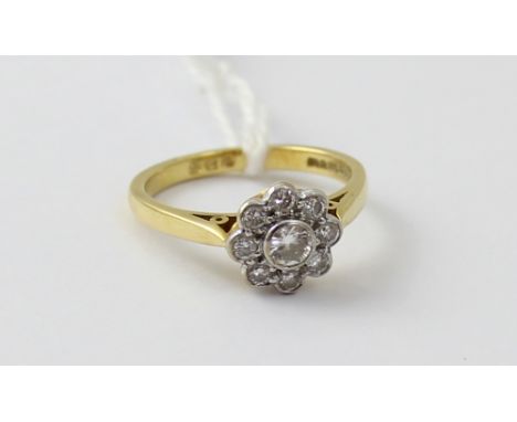 An 18ct gold ladies' diamond daisy ring, size K, approx 3.4g. CONDITION REPORT There are no obvious signs of significant dama