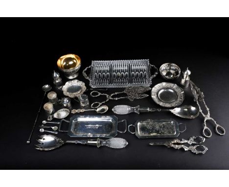 A mixed group of silver items comprising a Continental Sterling silver sifter with ebonised handle, a 925 Sterling silver spo