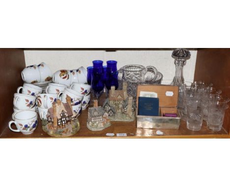 A quantity of ceramics including Royal Worcester Evesham pattern tea cups and saucers, blue and white ceramics, glassware, sh