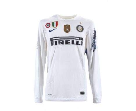 Stagione 2010-2011 Maglia gara Nike a maniche lunghe utilizzata durante una partita del Campionato di Serie A TIM. Sul fronte