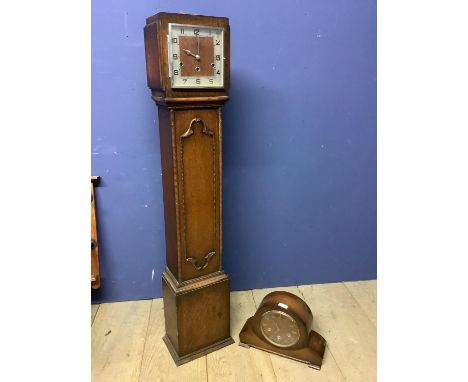 Edwardian Deco/early C20th oak Grandmother clock, with 8 day movement, and an oak veneered early C20th  mantle clock, Smiths 