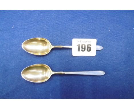 A PAIR OF ART DECO GILT SILVER AND GUILLOCHE ENAMEL TEA SPOONS, BIRMINGHAM 1937