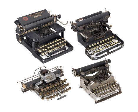 4 kleine amerikanische Schreibmaschinen  1) "Remington Junior", 1917, 3-reihige Vorderanschlagmaschine, Wagenzug defekt. – 2)