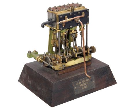 Stehende Dreizylinder-Dampfmaschine, 1902  Stahl, Messing und Gußmetall, 2 Zylinder mit 30 mm Ø und 1 Zylinder mit 25 mm Ø, W