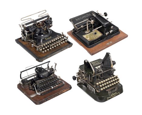 4 mechanische Schreibmaschinen  1) "Blickensderfer No. 7", ab 1897, Nr. 117688, DHIATENSOR-Tastatur, Glocke liegt lose bei, M