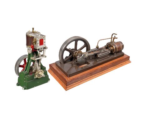 2 Dampfmaschinen-Funktionsmodelle, um 1970  Hergestellt aus Messing, Gußmetall und Stahl. 1) Liegende Einzylinder-Dampfmaschi
