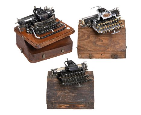 3 Blickensderfer-Schreibmaschinen  Amerikanische tragbare Typenrad-Schreibmaschinen, Farbröllchen-Einfärbung, Oberanschlag, 2