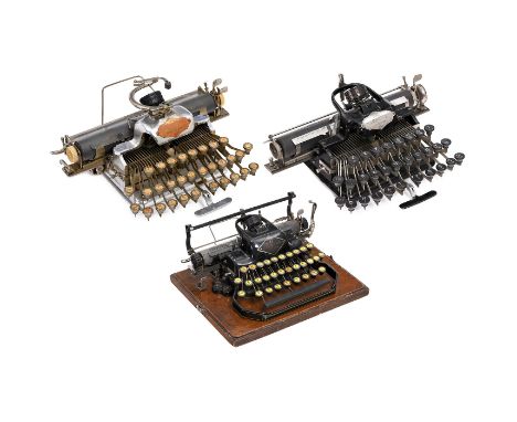 3 Blickensderfer-Schreibmaschinen  Amerikanische tragbare Typenrad-Schreibmaschinen, Farbröllchen-Einfärbung, Oberanschlag, 2