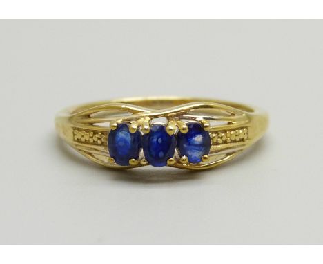 A silver gilt and three blue stone ring, T 