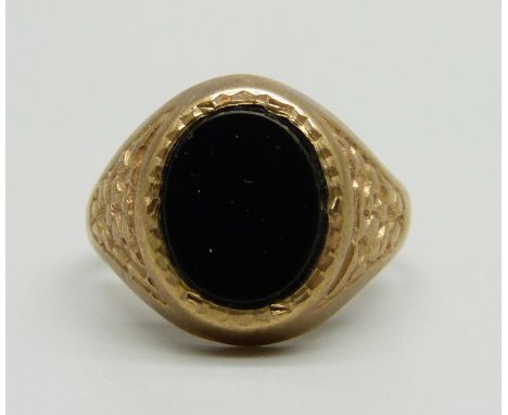 A 9ct gold ring, 4.8g, R 