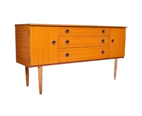 A retro vintage mid 20th Century teak sideboard credenza by Schreiber. Bank of three drawers flanked by two cupboards. Raised