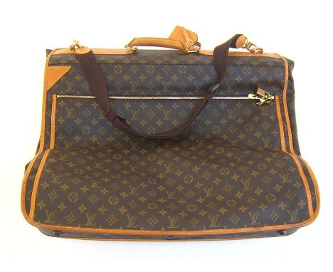 Louis Vuitton. A Louis Vuitton portable Bandouliere garment bag. The exterior made of classic LV monogram canvas. The interio