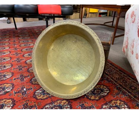 A LARGE 18TH CENTURY DUTCH BRASS BASIN