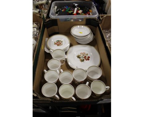 A TRAY OF SUSIE COOPER NASTURTIUM C2038 CHINA