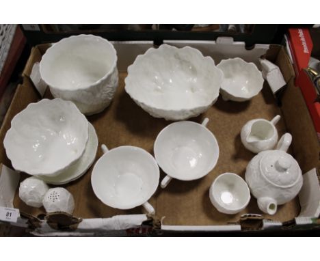 A TRAY OF WEDGWOOD AND COALPORT COUNTRYWARE CERAMICS TO INCLUDE A SMALL TEA SERVICE