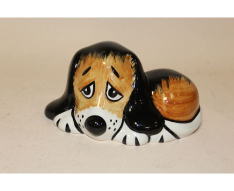 A LORNA BAILEY CERAMIC FIGURE OF A DOG