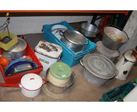 A MIXTURE OF ENAMEL AND OTHER KITCHEN ITEMS TO INCLUDE COOKING POTS