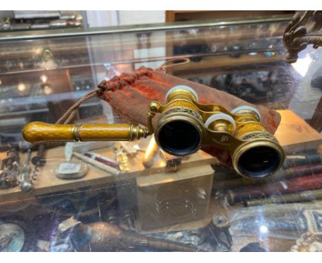 A GOOD QUALITY PAIR OF LATE 19TH CENTURY FRENCH YELLOW ENAMEL OPERA GLASSES, with mother of Pearl detail together with enamel