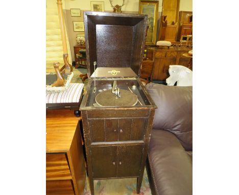 AN OAK CASED COLUMBIA VINTAGE GRAMOPHONE A/F