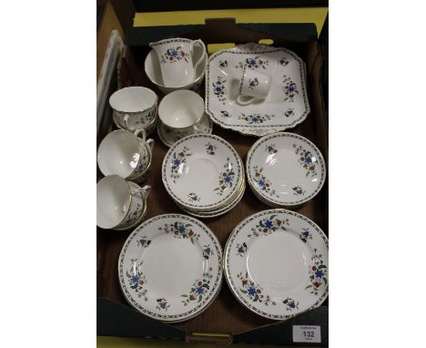 A TRAY OF SHELLEY CHELSEA 11280 PATTERN CHINA TO INCLUDE TRIOS