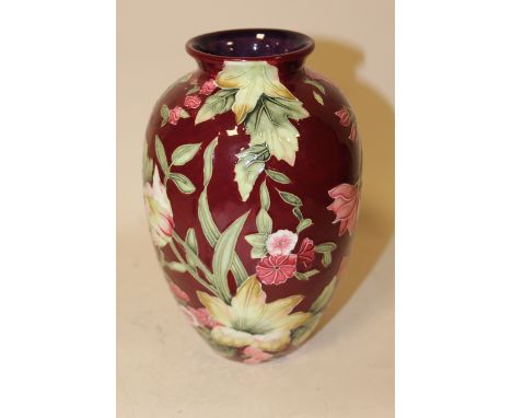 A OLD TUPTON WARE CERAMIC VASE - HEIGHT 20CM