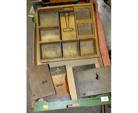 FOUR VINTAGE WOODEN LOCKS TOGETHER WITH A WOODEN CASH TILL TRAY