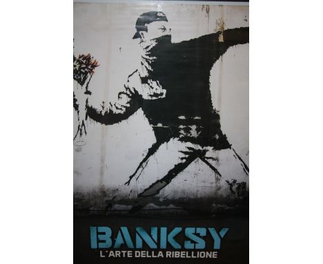 A LARGE FRAMED AND GLAZED BANKSY L'ARTE DELLA RIBELLIONE PRINT OVERALL SIZE INCLUDING FRAME - 105CM X 75CM 
