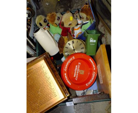 A TRAY OF COLLECTABLES TO INCLUDE MEERKAT SOFT TOYS