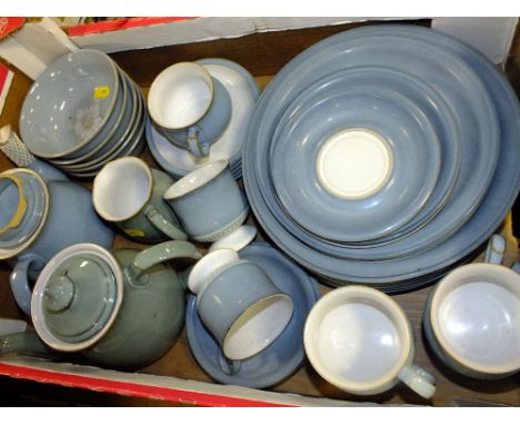 A TRAY OF DENBY STONEWARE TEA AND DINNERWARE